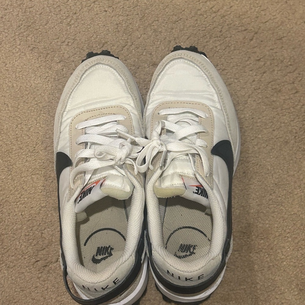 Nike Women’s Nike Waffle debut Sneakers